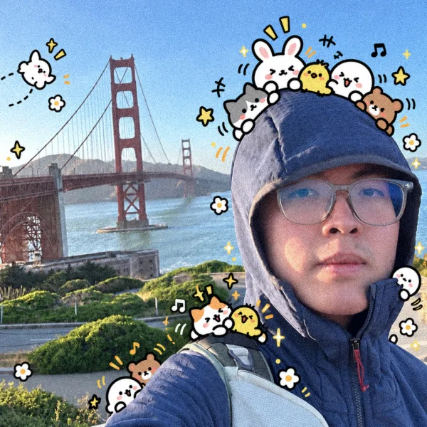 Yuchen Lu in front of the Golden Gate Bridge